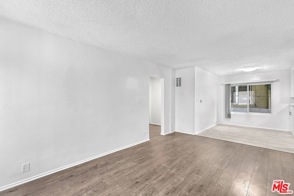 Photo of Listing #25535985