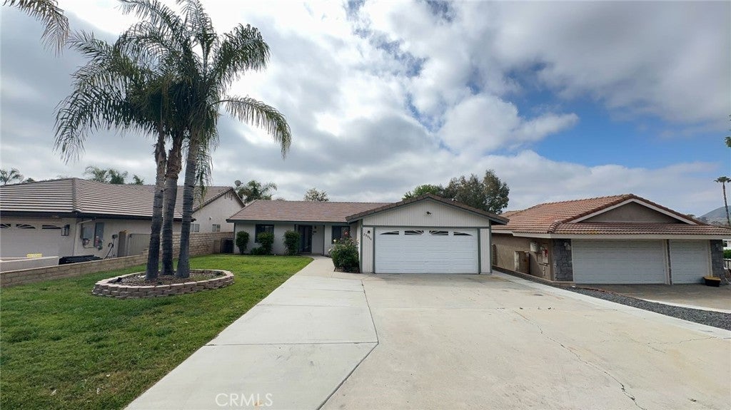 Photo of Listing #IV25103255