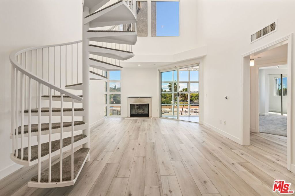 Photo of Listing #25515339