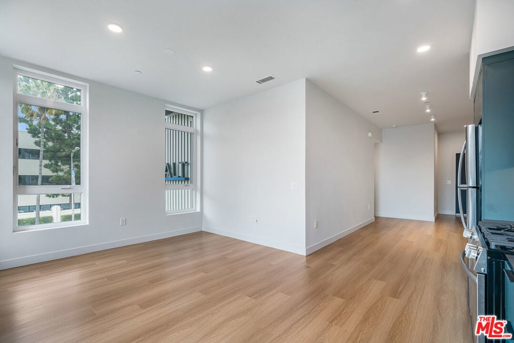 Photo of Listing #25536982