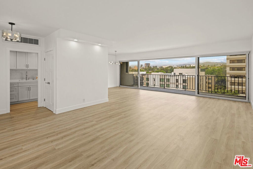 Photo of Listing #25536351