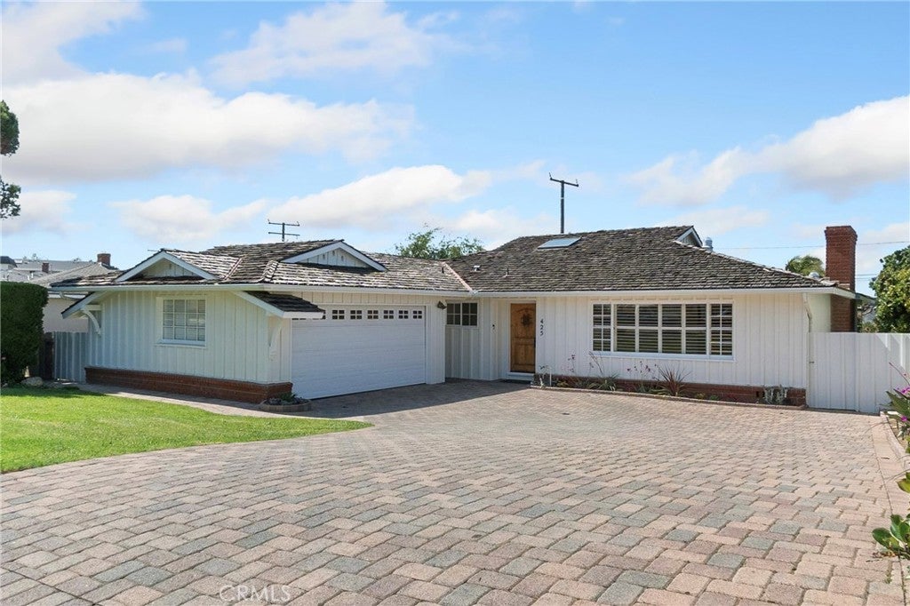 Photo of Listing #PV25104681