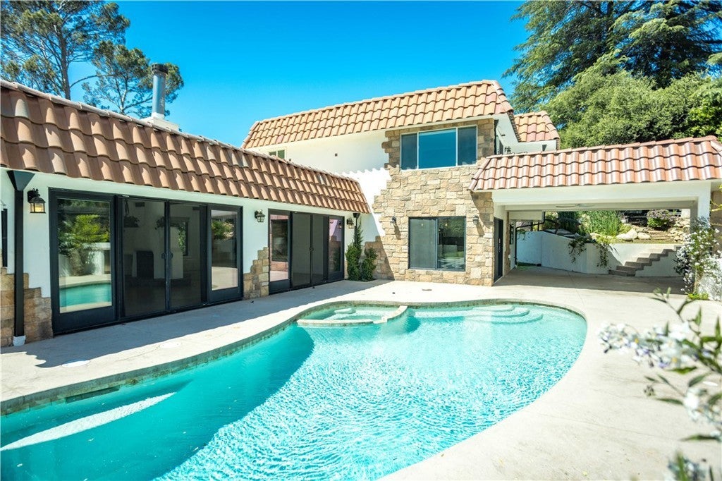 Photo of Listing #SR25104615