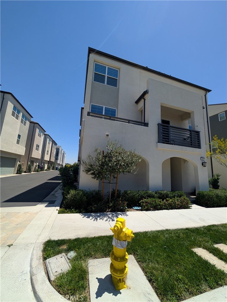 Photo of Listing #IV25105353