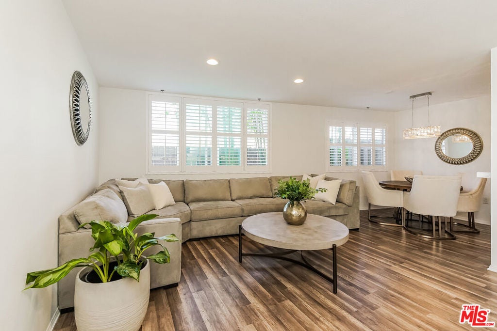 Photo of Listing #25537657