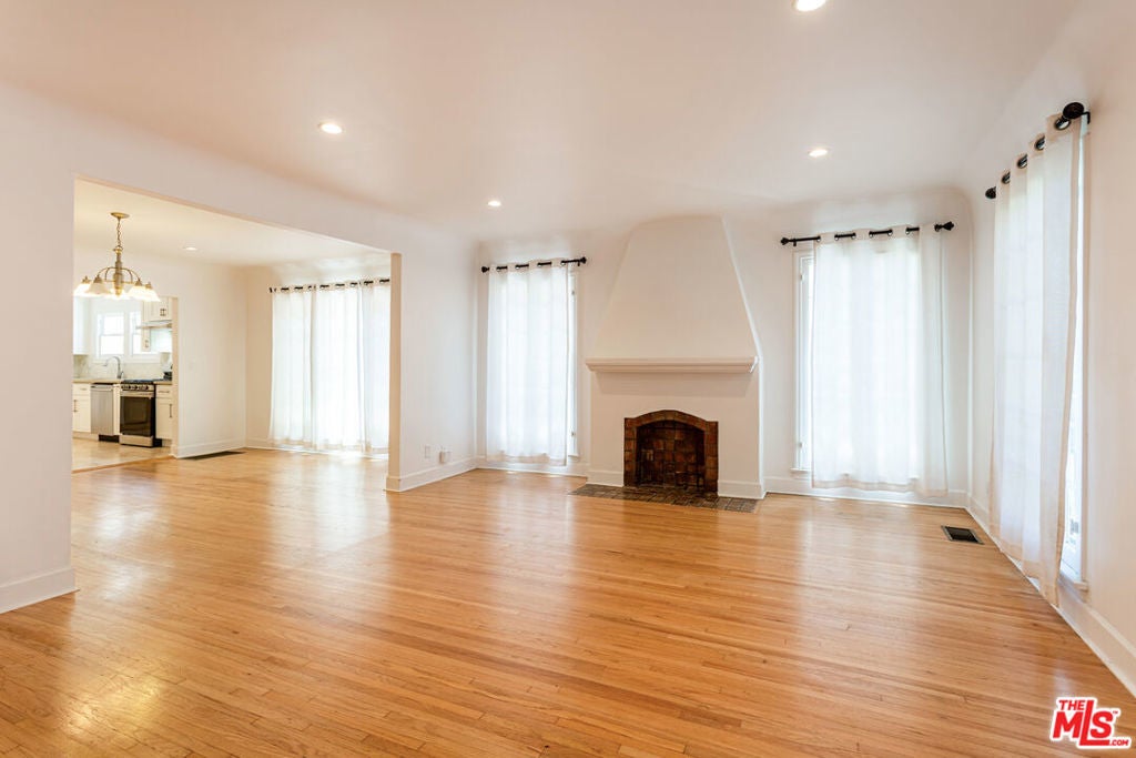 Photo of Listing #25537941