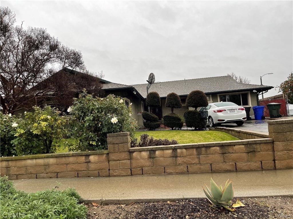 Photo of Listing #IV25105992