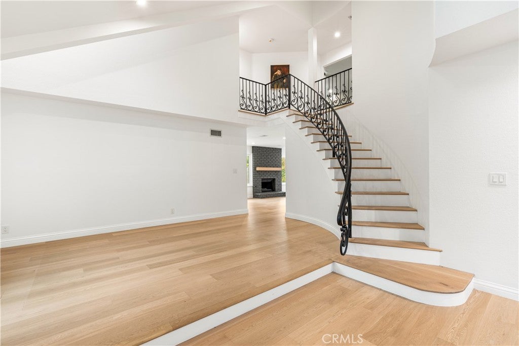 Photo of Listing #SR25106087