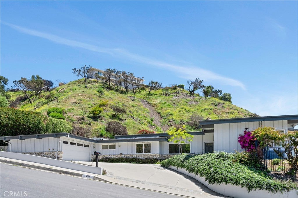 Photo of Listing #SR25106272