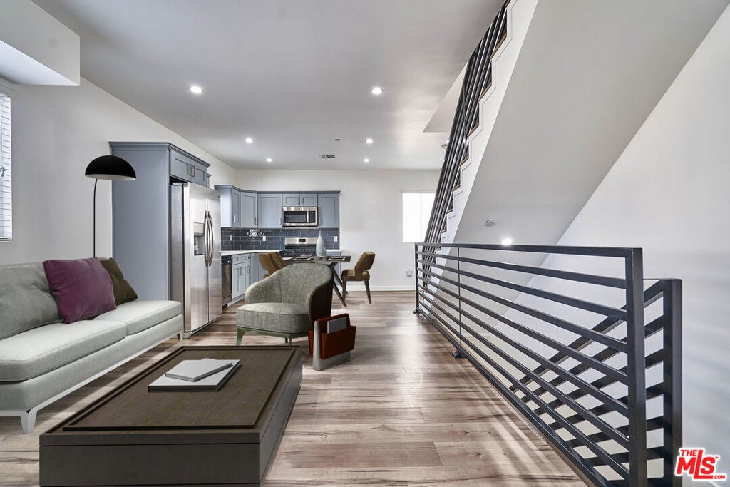 Photo of Listing #24398917