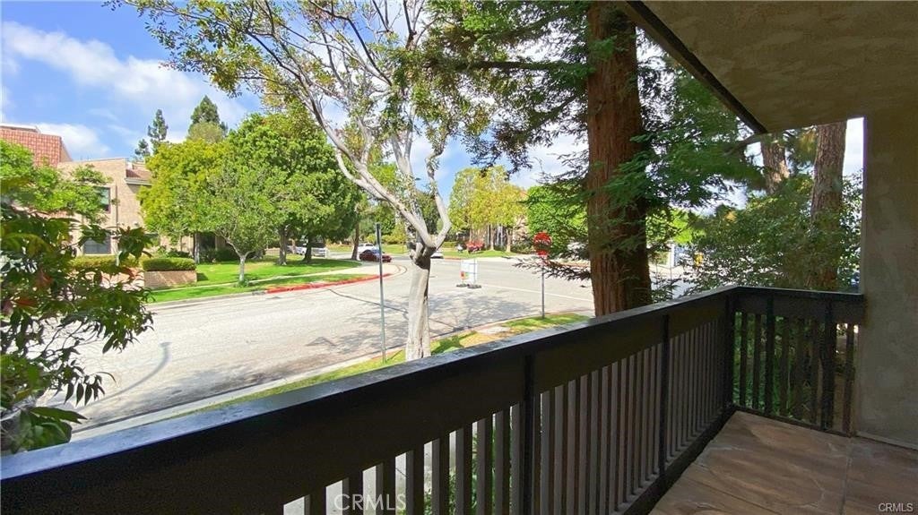 Photo of Listing #SR25103975