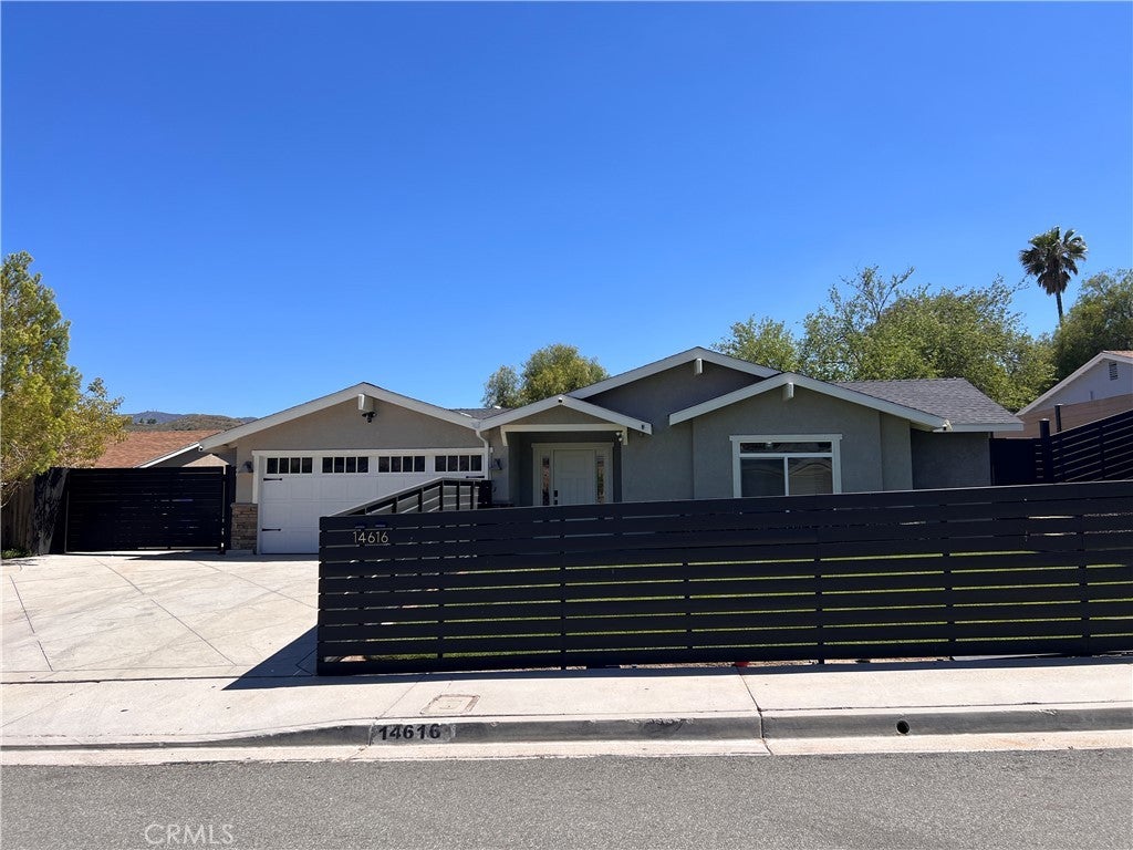 Photo of Listing #SR25102112