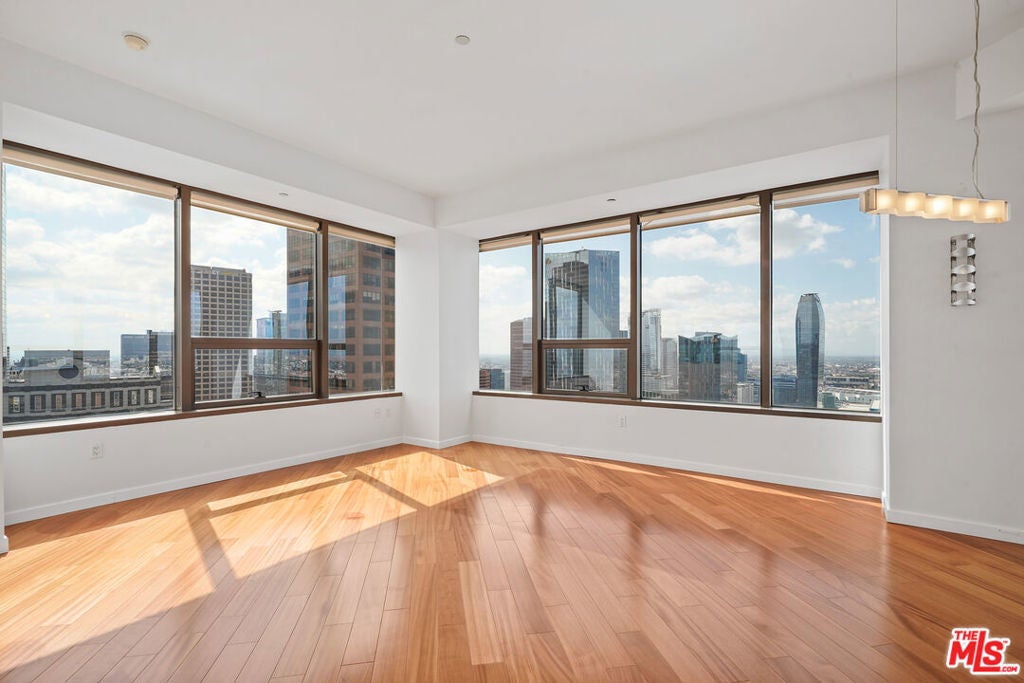 Photo of Listing #25533199