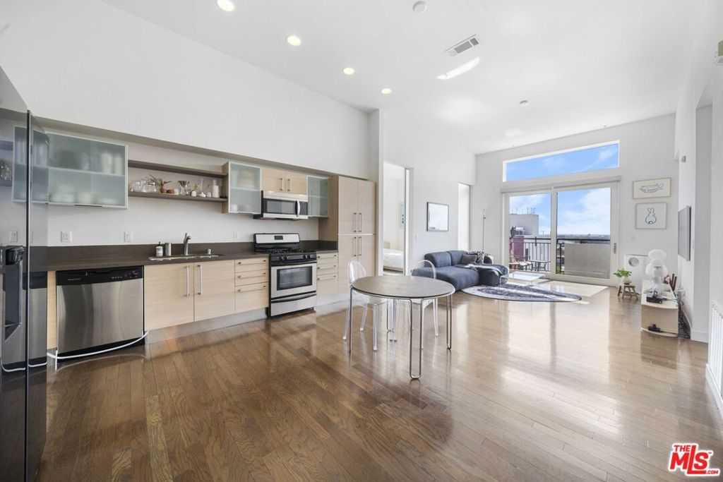 Photo of Listing #25540857