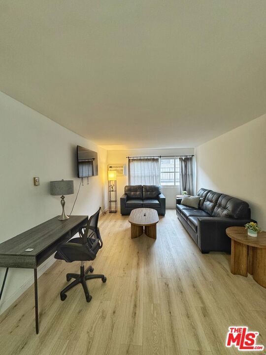 Photo of Listing #25540593