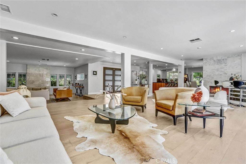 Photo of Listing #SR25112508