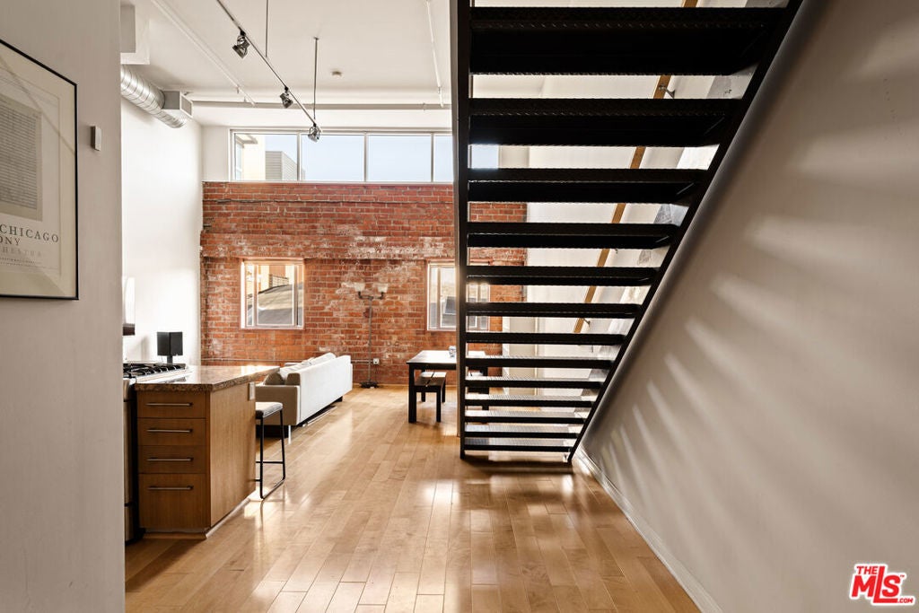 Photo of Listing #25541059