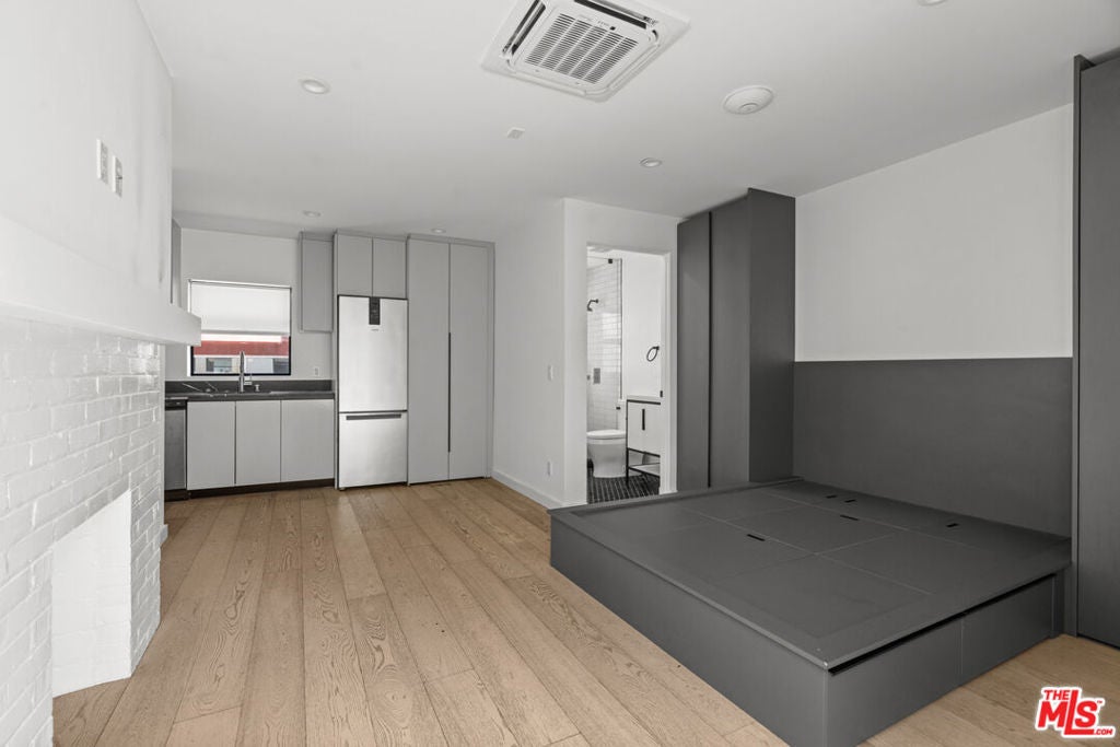 Photo of Listing #25540059