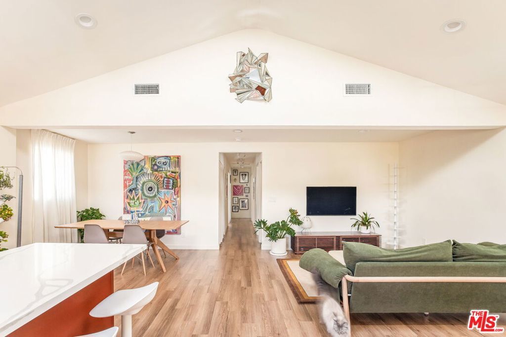 Photo of Listing #25542279