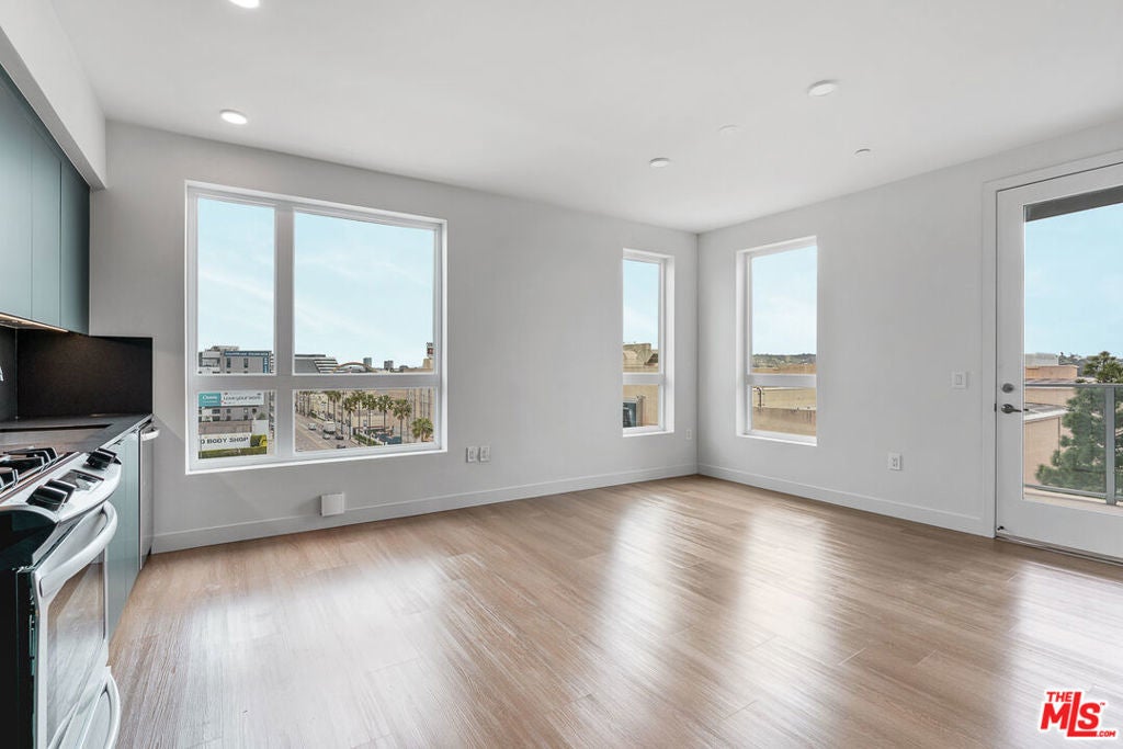 Photo of Listing #25542365