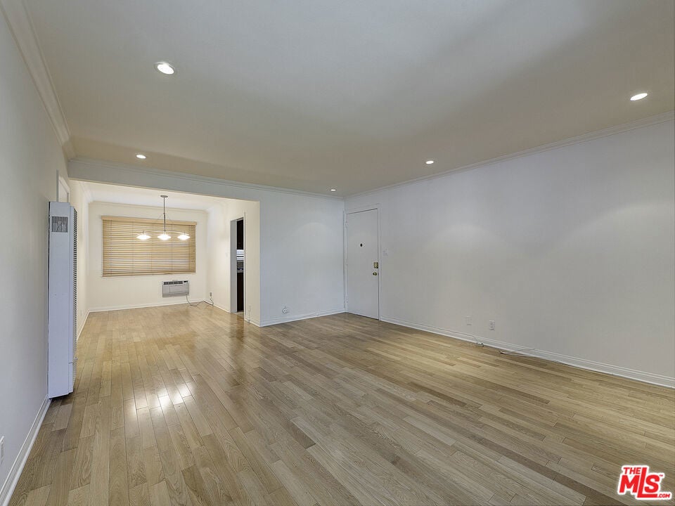 Photo of Listing #25540927