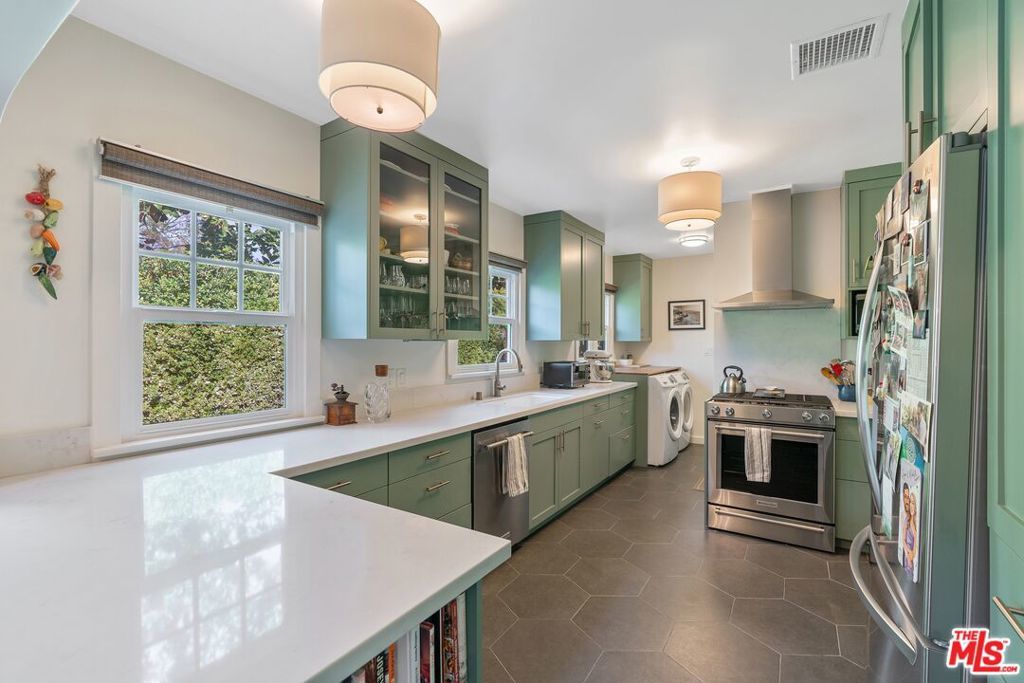 Photo of Listing #25541393