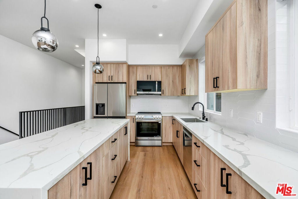 Photo of Listing #25542625