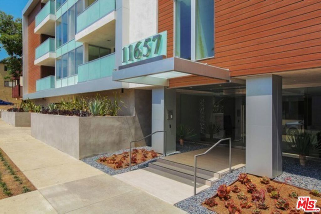 Photo of Listing #25542875