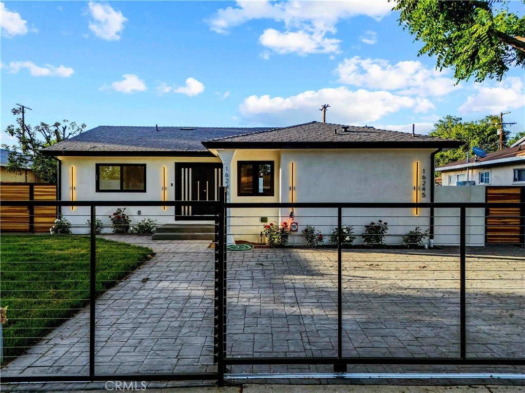 Photo of Listing #SR25116210