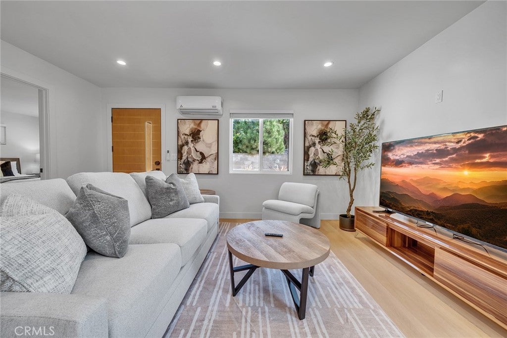 Photo of Listing #OC25117210