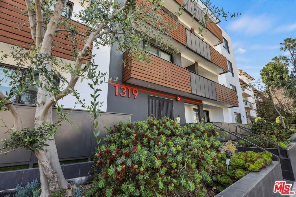 Photo of Listing #25544137