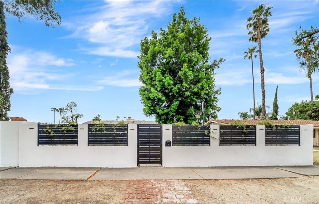 Photo of Listing #SR25118071