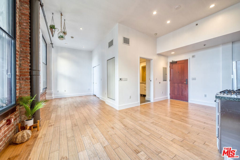 Photo of Listing #25538497