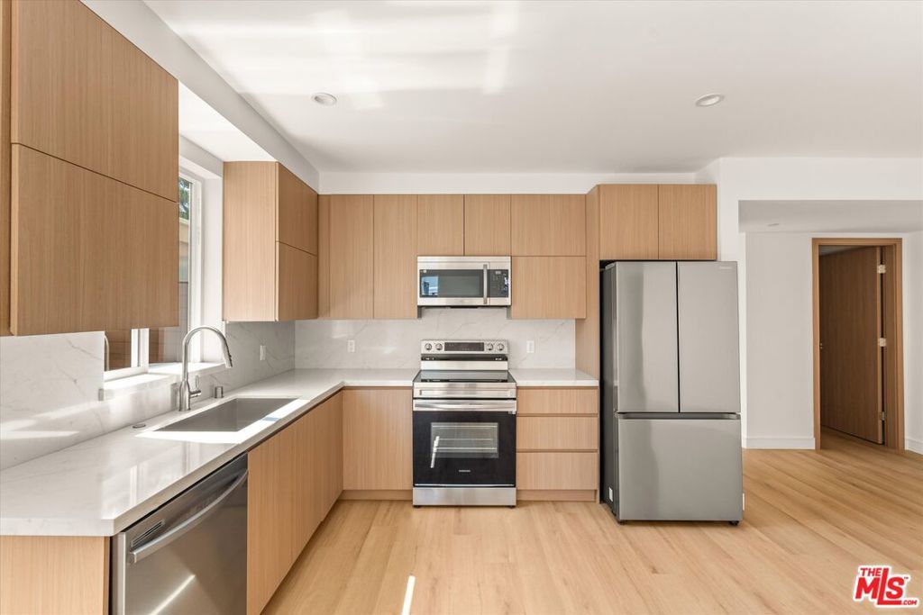 Photo of Listing #25544403