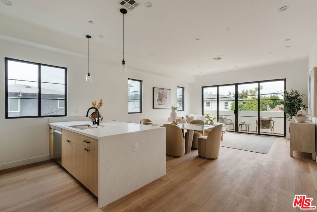 Photo of Listing #25544929