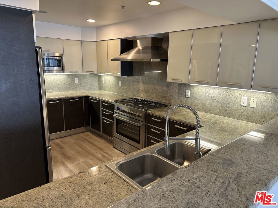 Photo of Listing #25544299