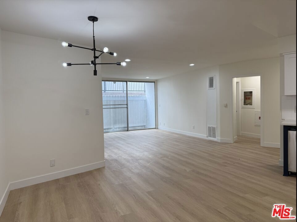 Photo of Listing #25545375