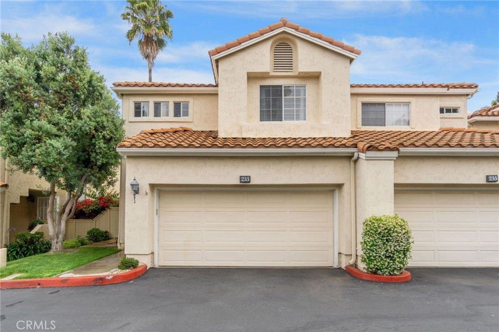 Photo of Listing #OC25120125