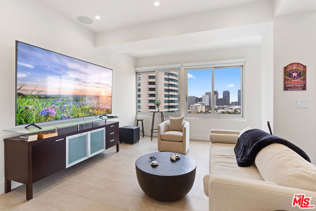 Photo of Listing #25528375