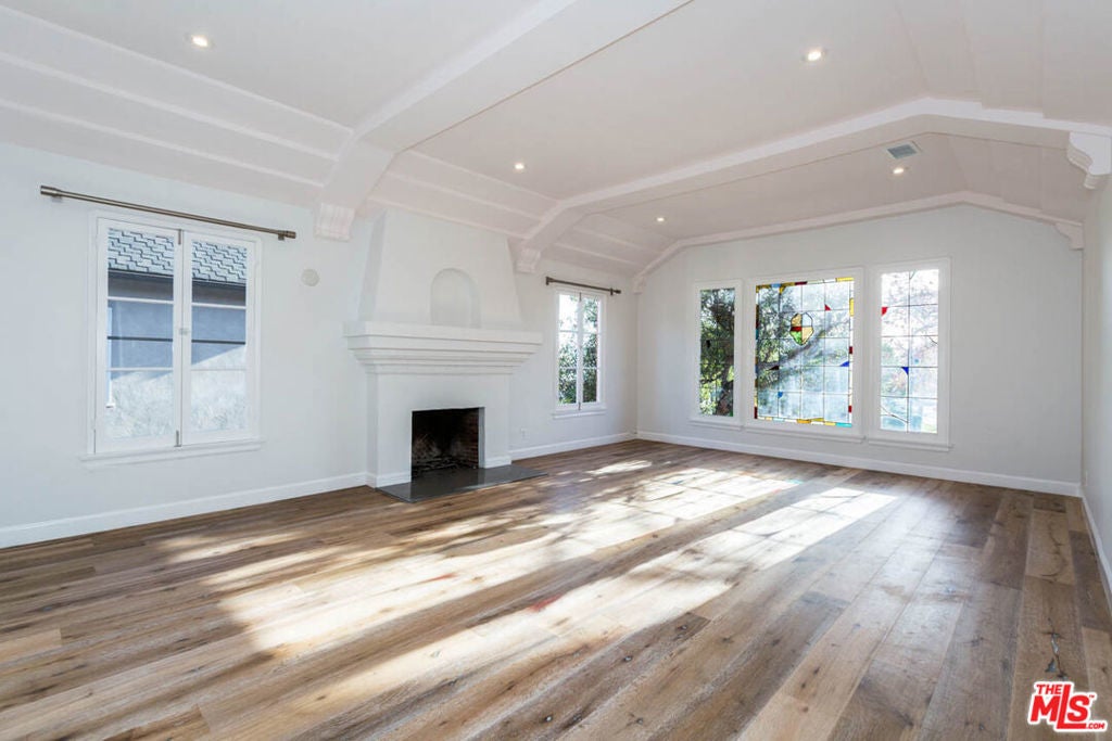 Photo of Listing #25546293