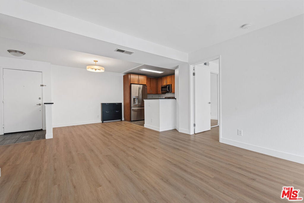 Photo of Listing #25546301