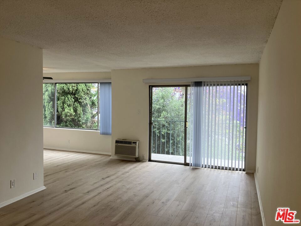 Photo of Listing #25545895