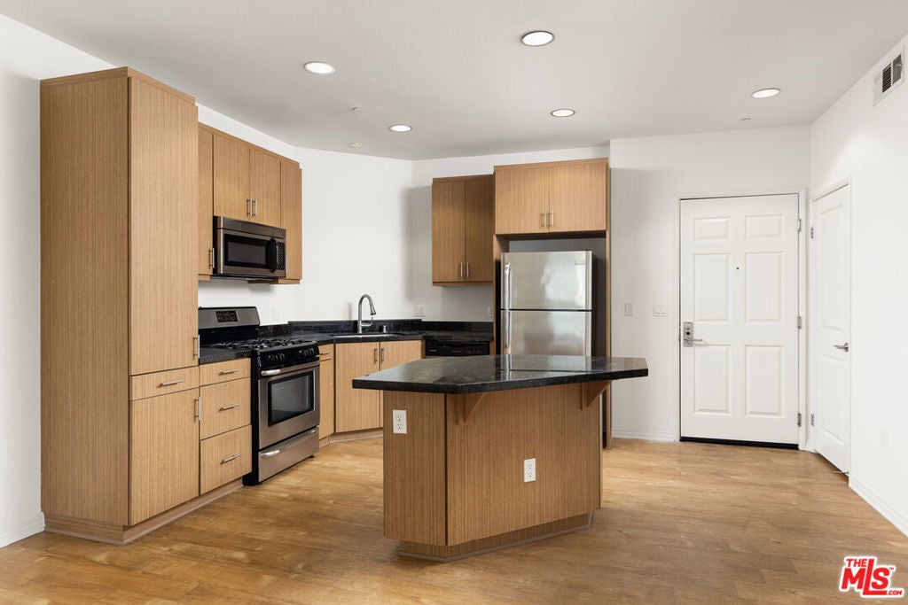 Photo of Listing #25547043