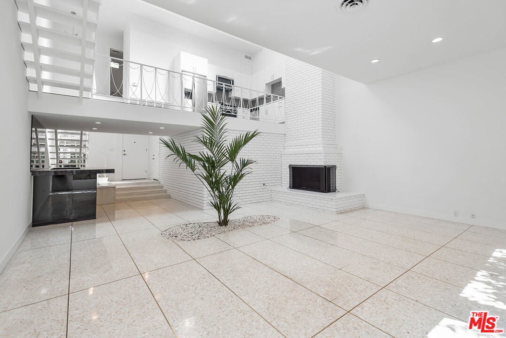 Photo of Listing #25547717