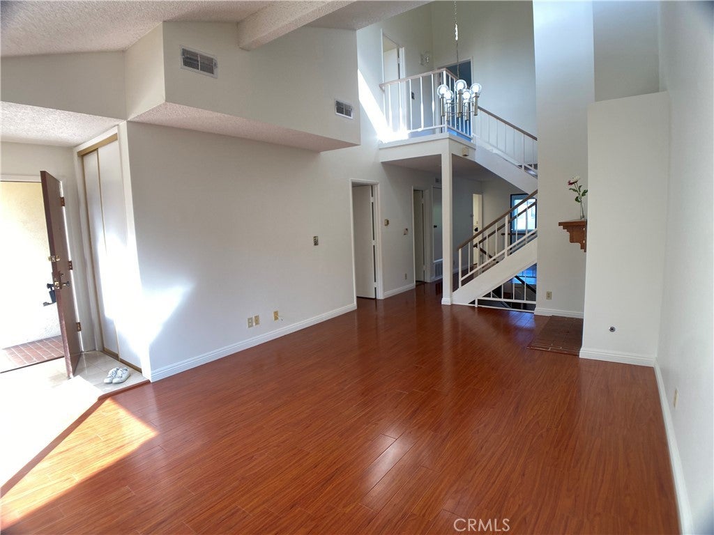 Photo of Listing #SB25124406