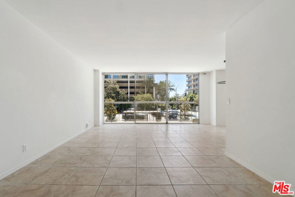 Photo of Listing #25545335