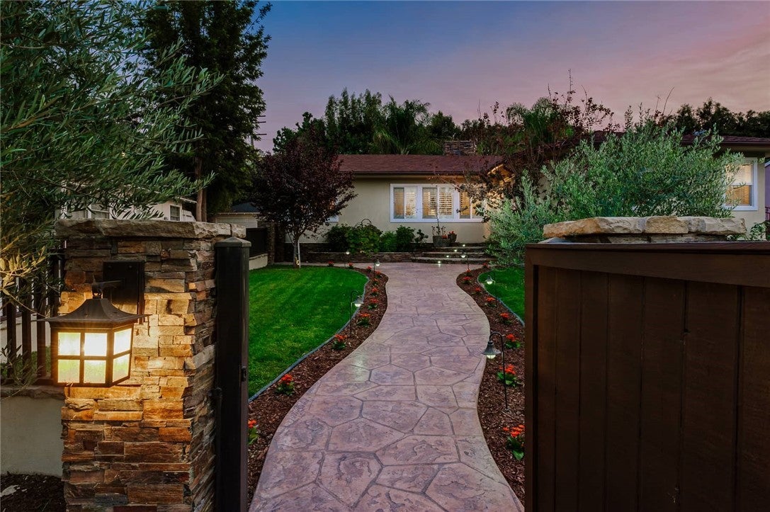 Photo of Listing #SR25123961