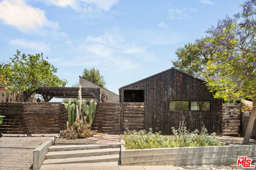 Photo of Listing #25548211