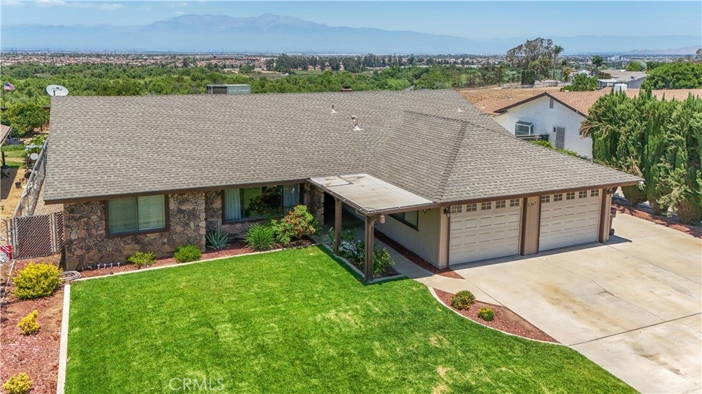 Photo of Listing #IV25124709