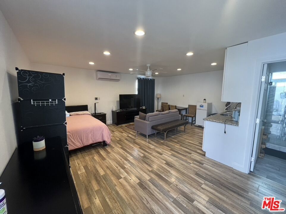 Photo of Listing #25548479